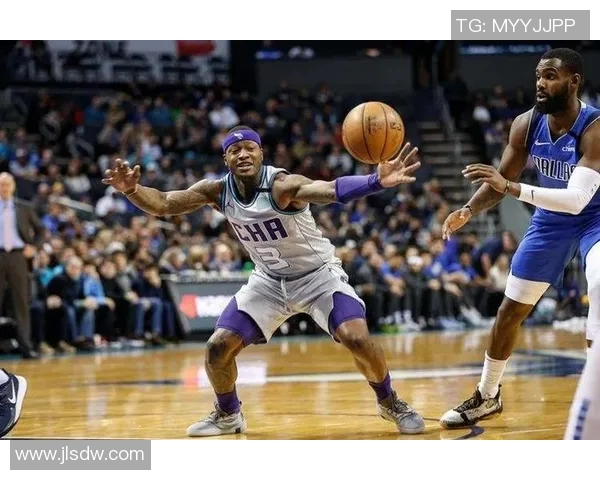 08年黄蜂与小牛激战回顾:经典对决中的篮球智慧与团队精神 08年黄蜂与小牛激战回顾:经典对决中的篮球智慧与团队精神