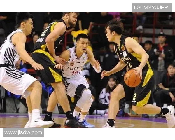 2014年CBA精彩对决北京队与佛山队巅峰对抗赛回顾与分析 2014年CBA精彩对决北京队与佛山队巅峰对抗赛回顾与分析