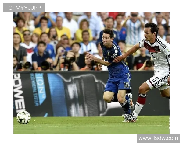 2012年德国与阿根廷足球对决回顾:经典战役与精彩瞬间解析 2012年德国与阿根廷足球对决回顾:经典战役与精彩瞬间解析