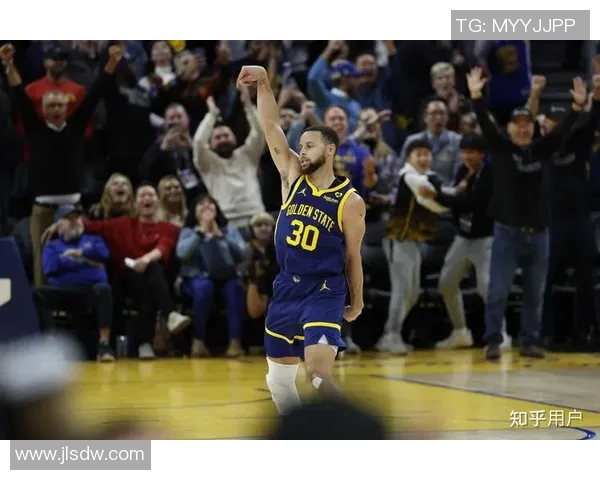 2018年NBA勇士队与老鹰队精彩对决回顾与赛季分析 2018年NBA勇士队与老鹰队精彩对决回顾与赛季分析