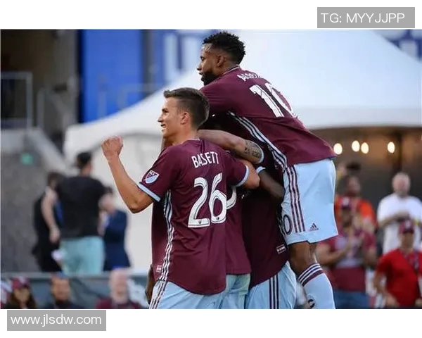 休斯顿迪与堪萨斯城的激烈对决揭示美职联新赛季的竞争格局