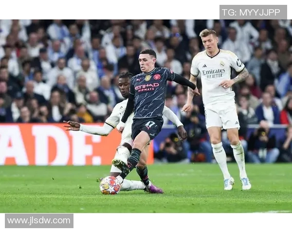 2013年欧冠经典对决皇马与曼联的巅峰之战回顾与分析 2013年欧冠经典对决皇马与曼联的巅峰之战回顾与分析