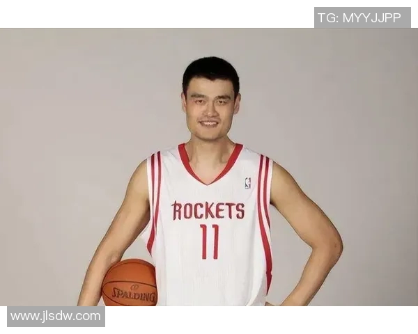 2002年姚明初登NBA舞台对阵湖人展现巨星潜力与篮球魅力 2002年姚明初登NBA舞台对阵湖人展现巨星潜力与篮球魅力