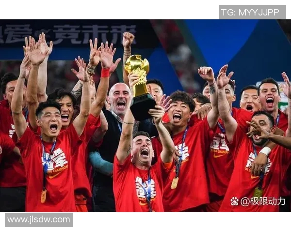 宏运迎战上港争夺胜利双方实力对决引发球迷热议 宏运迎战上港争夺胜利双方实力对决引发球迷热议