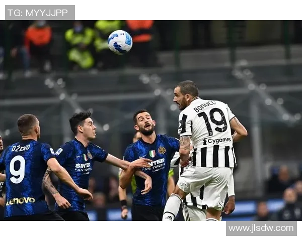 尤文图斯与曼联在欧冠赛场的巅峰对决精彩回顾与分析 尤文图斯与曼联在欧冠赛场的巅峰对决精彩回顾与分析