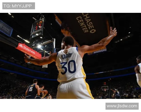 库里三分大赛决赛创纪录连中20球成功夺冠震惊全场 库里三分大赛决赛创纪录连中20球成功夺冠震惊全场