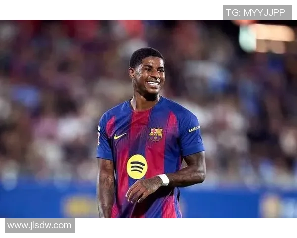 曼联与巴萨激战正酣最终结果揭晓引发球迷热议 曼联与巴萨激战正酣最终结果揭晓引发球迷热议