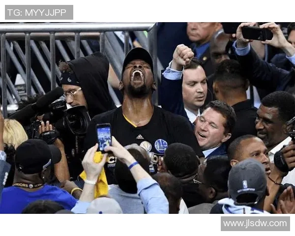 火箭与马刺激战正酣精彩比赛直播全程回顾与分析