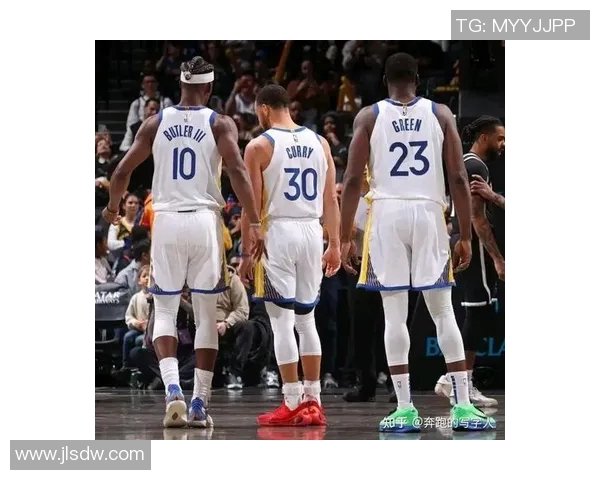 火箭与勇士激战四场精彩录像回放全景解析与精彩瞬间回顾