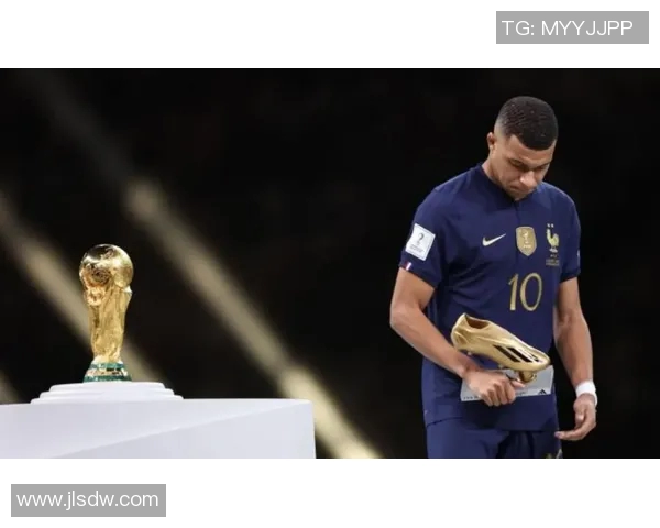 姆巴佩在世界杯赛场上的精彩表现引发全球关注与热议