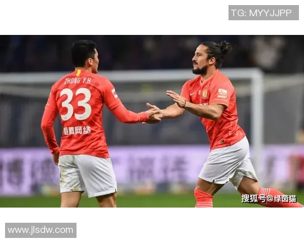 恒大与苏宁激战正酣中超巅峰对决引发球迷热议与期待